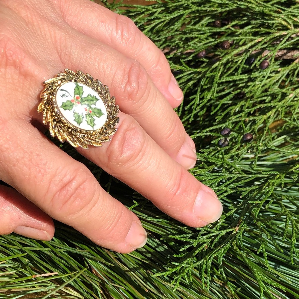 Vintage Christmas RING Signed Painted Holly Porcelain Adjustable Gold Tone